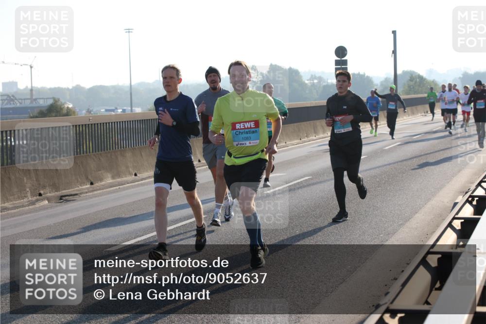 03.10.2025 - Köhlbrandbrückenlauf Lena Gebhardt http://msf.ph/oto/9052637 03.10.2025 09:15:23 Position 1 1083 meine-sportfotos.de