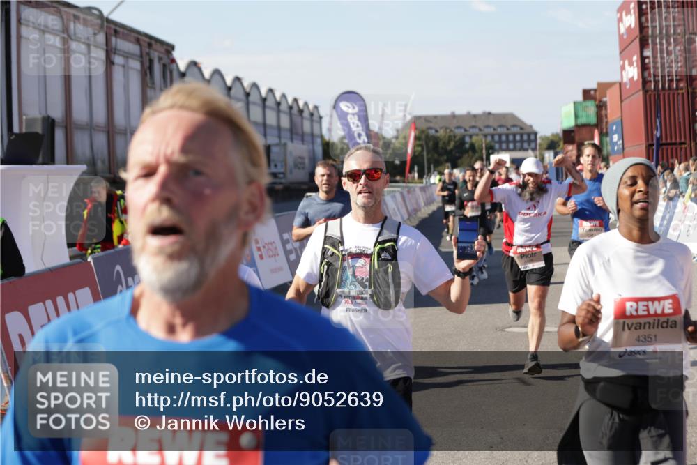 03.10.2025 - Köhlbrandbrückenlauf Jannik Wohlers http://msf.ph/oto/9052639 03.10.2025 13:09:11 Ziel 4057, 4197, 4334, 4346, 4351, 4377, 4381, 4486, 4901, 5242, 5740, 5953, 6037, 6562, 6630, 6814, 6816 meine-sportfotos.de