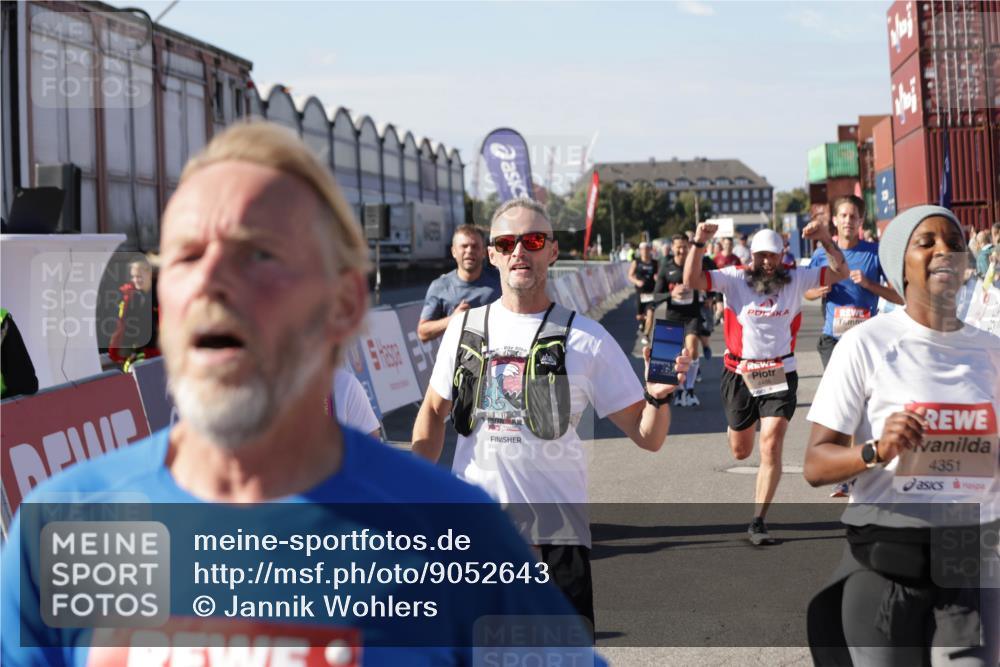 03.10.2025 - Köhlbrandbrückenlauf Jannik Wohlers http://msf.ph/oto/9052643 03.10.2025 13:09:11 Ziel 4057, 4197, 4334, 4346, 4351, 4377, 4381, 4486, 4901, 5242, 5740, 5953, 6037, 6562, 6630, 6814, 6816 meine-sportfotos.de