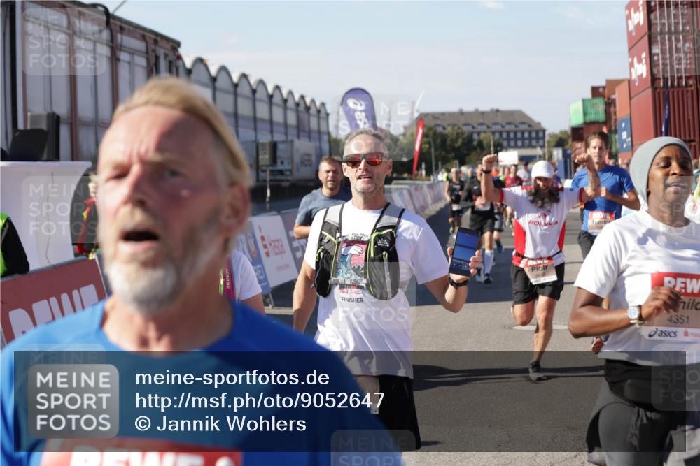 03.10.2025 - Köhlbrandbrückenlauf Jannik Wohlers http://msf.ph/oto/9052647 03.10.2025 13:09:11 Ziel 4057, 4197, 4334, 4346, 4351, 4377, 4381, 4486, 4901, 5242, 5740, 5953, 6037, 6562, 6630, 6814, 6816 meine-sportfotos.de