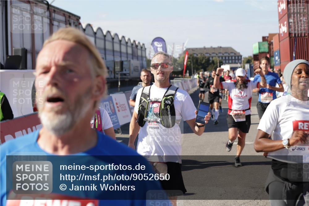 03.10.2025 - Köhlbrandbrückenlauf Jannik Wohlers http://msf.ph/oto/9052650 03.10.2025 13:09:11 Ziel 4057, 4197, 4334, 4346, 4351, 4377, 4381, 4486, 4901, 5242, 5740, 5953, 6037, 6562, 6630, 6814, 6816 meine-sportfotos.de