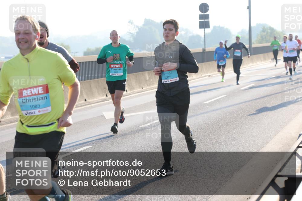 03.10.2025 - Köhlbrandbrückenlauf Lena Gebhardt http://msf.ph/oto/9052653 03.10.2025 09:15:23 Position 1 1083, 3185, 3775 meine-sportfotos.de