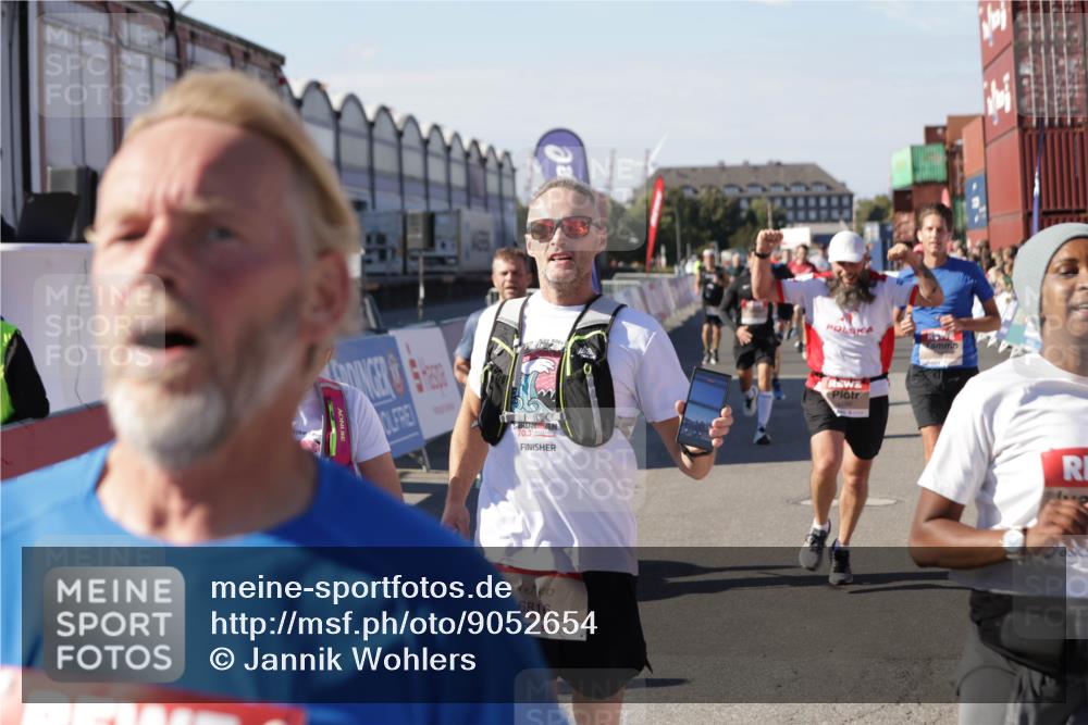 03.10.2025 - Köhlbrandbrückenlauf Jannik Wohlers http://msf.ph/oto/9052654 03.10.2025 13:09:11 Ziel 4057, 4197, 4334, 4346, 4351, 4377, 4381, 4486, 4901, 5242, 5740, 5953, 6037, 6562, 6630, 6814, 6816 meine-sportfotos.de