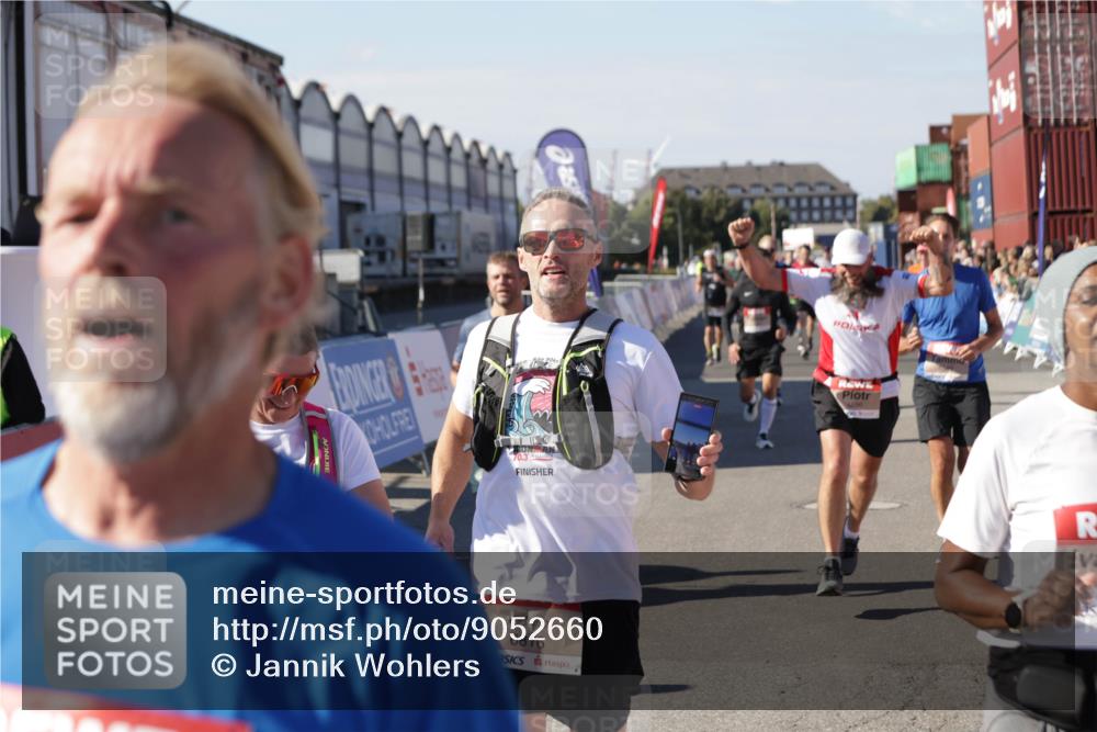 03.10.2025 - Köhlbrandbrückenlauf Jannik Wohlers http://msf.ph/oto/9052660 03.10.2025 13:09:11 Ziel 4057, 4197, 4334, 4346, 4351, 4377, 4381, 4486, 4901, 5242, 5740, 5953, 6037, 6562, 6630, 6814, 6816 meine-sportfotos.de