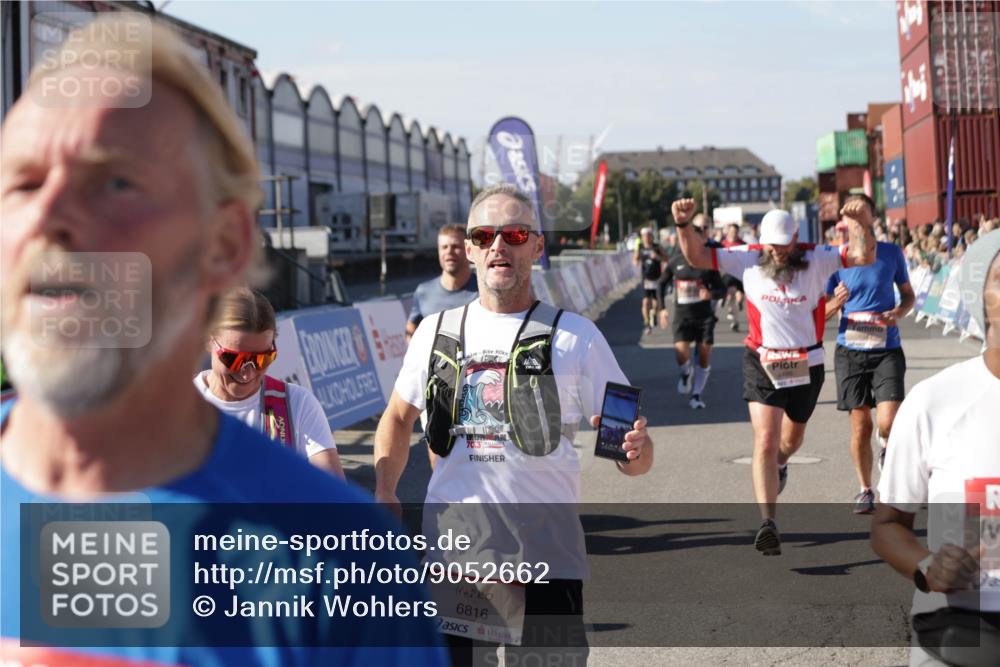 03.10.2025 - Köhlbrandbrückenlauf Jannik Wohlers http://msf.ph/oto/9052662 03.10.2025 13:09:11 Ziel 4057, 4197, 4334, 4346, 4351, 4377, 4381, 4486, 4901, 5242, 5740, 5953, 6037, 6562, 6630, 6814, 6816 meine-sportfotos.de