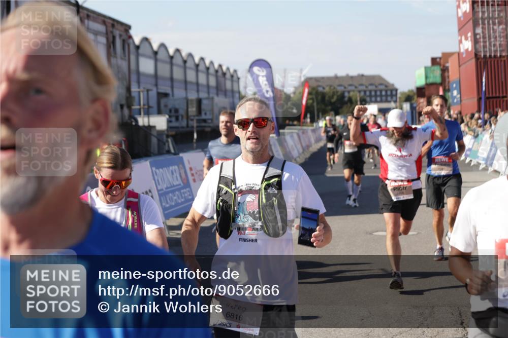 03.10.2025 - Köhlbrandbrückenlauf Jannik Wohlers http://msf.ph/oto/9052666 03.10.2025 13:09:11 Ziel 4057, 4197, 4334, 4346, 4351, 4377, 4381, 4486, 4901, 5242, 5740, 5953, 6037, 6562, 6630, 6814, 6816 meine-sportfotos.de