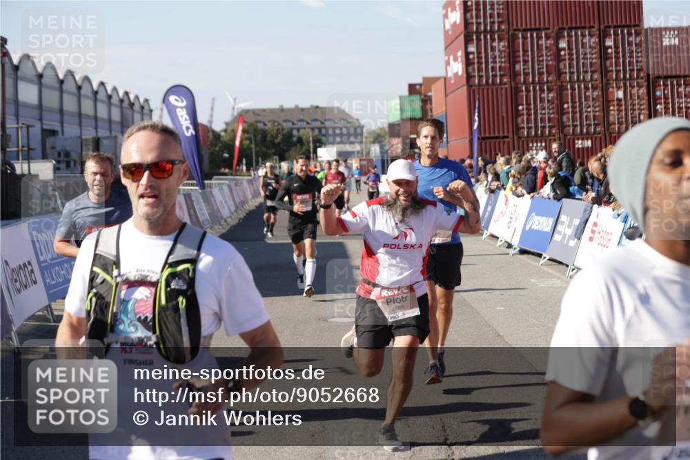 03.10.2025 - Köhlbrandbrückenlauf Jannik Wohlers http://msf.ph/oto/9052668 03.10.2025 13:09:11 Ziel 4057, 4197, 4334, 4346, 4351, 4377, 4381, 4486, 4901, 5242, 5740, 5953, 6037, 6562, 6630, 6814, 6816 meine-sportfotos.de