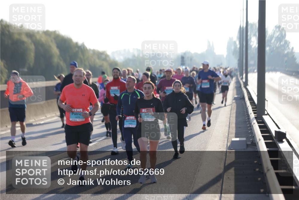 03.10.2025 - Köhlbrandbrückenlauf Jannik Wohlers http://msf.ph/oto/9052669 03.10.2025 09:19:37 Position 3 1973, 2155 meine-sportfotos.de