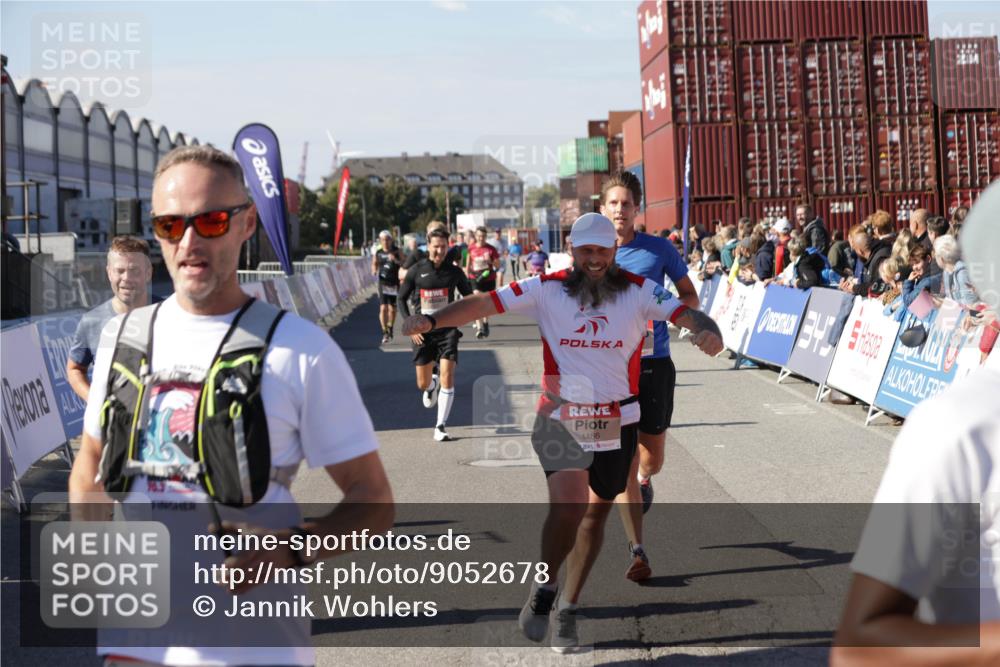 03.10.2025 - Köhlbrandbrückenlauf Jannik Wohlers http://msf.ph/oto/9052678 03.10.2025 13:09:11 Ziel 4057, 4197, 4334, 4346, 4351, 4377, 4381, 4486, 4901, 5242, 5740, 5953, 6037, 6562, 6630, 6814, 6816 meine-sportfotos.de