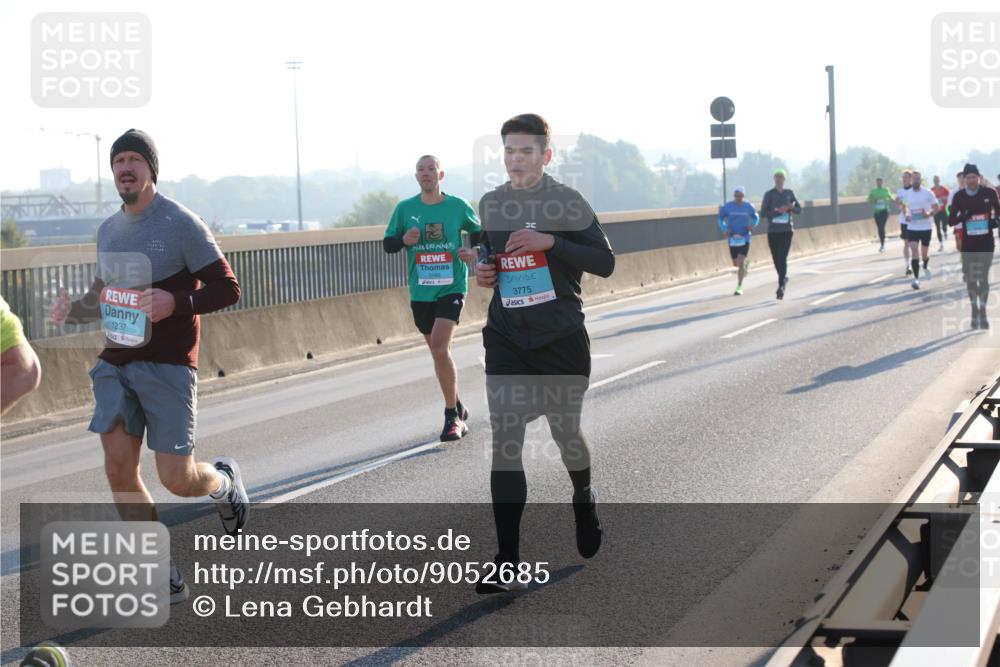 03.10.2025 - Köhlbrandbrückenlauf Lena Gebhardt http://msf.ph/oto/9052685 03.10.2025 09:15:24 Position 1 1237, 3775 meine-sportfotos.de