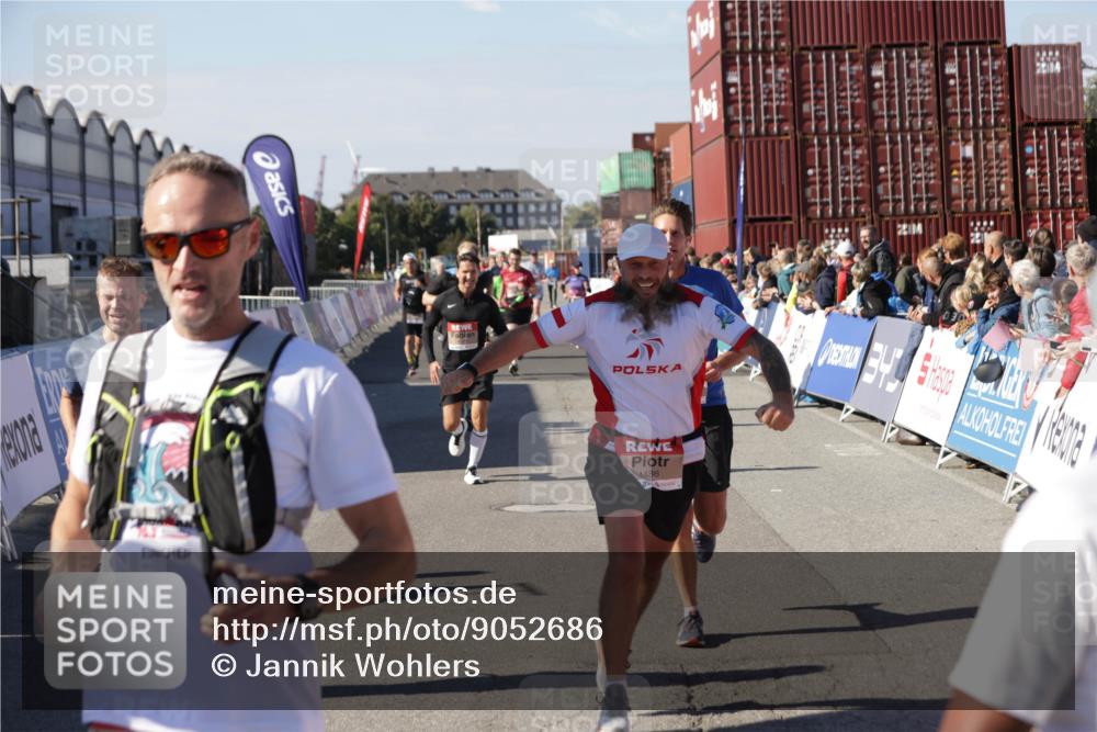 03.10.2025 - Köhlbrandbrückenlauf Jannik Wohlers http://msf.ph/oto/9052686 03.10.2025 13:09:12 Ziel 4197, 4334, 4346, 4351, 4377, 4381, 4486, 4901, 5242, 5740, 5953, 6037, 6562, 6630, 6814, 6816 meine-sportfotos.de