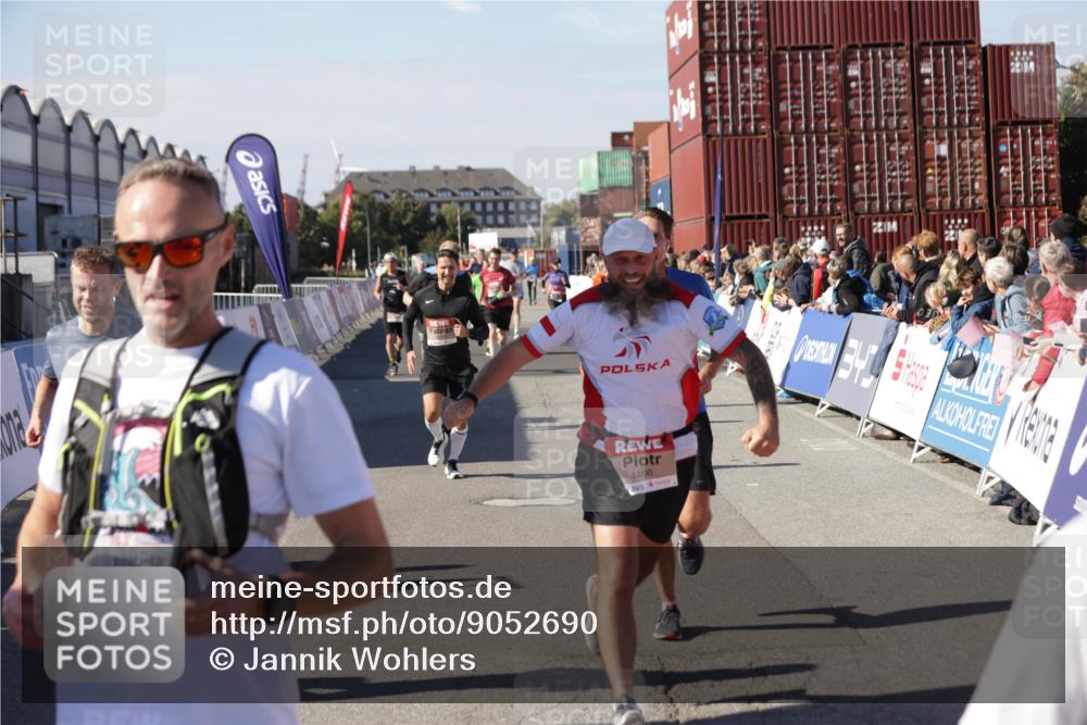 03.10.2025 - Köhlbrandbrückenlauf Jannik Wohlers http://msf.ph/oto/9052690 03.10.2025 13:09:12 Ziel 4197, 4334, 4346, 4351, 4377, 4381, 4486, 4901, 5242, 5740, 5953, 6037, 6562, 6630, 6814, 6816 meine-sportfotos.de