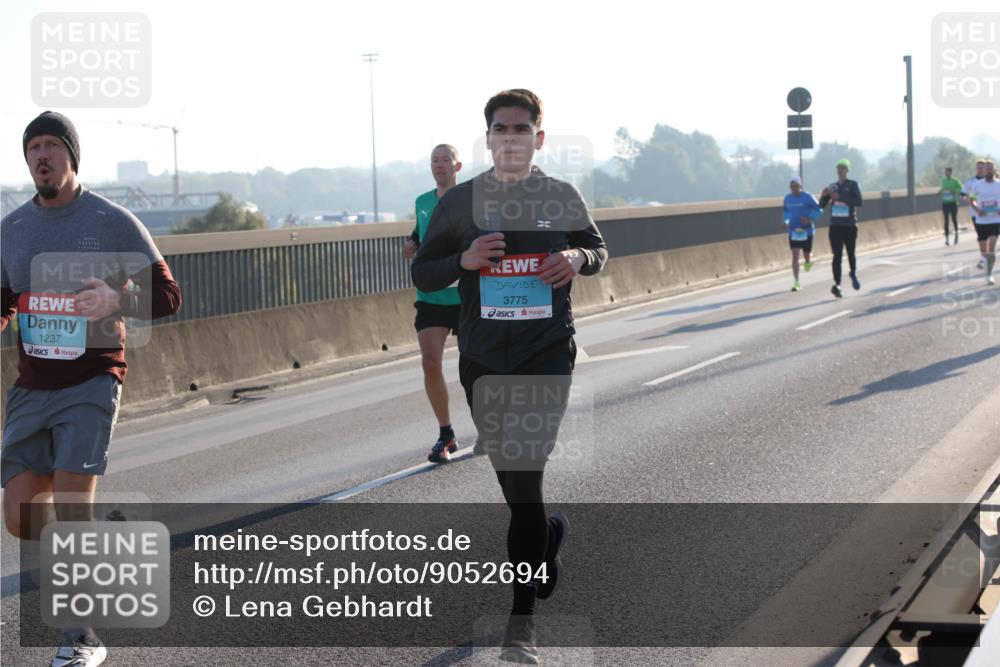 03.10.2025 - Köhlbrandbrückenlauf Lena Gebhardt http://msf.ph/oto/9052694 03.10.2025 09:15:24 Position 1 1237, 3775 meine-sportfotos.de