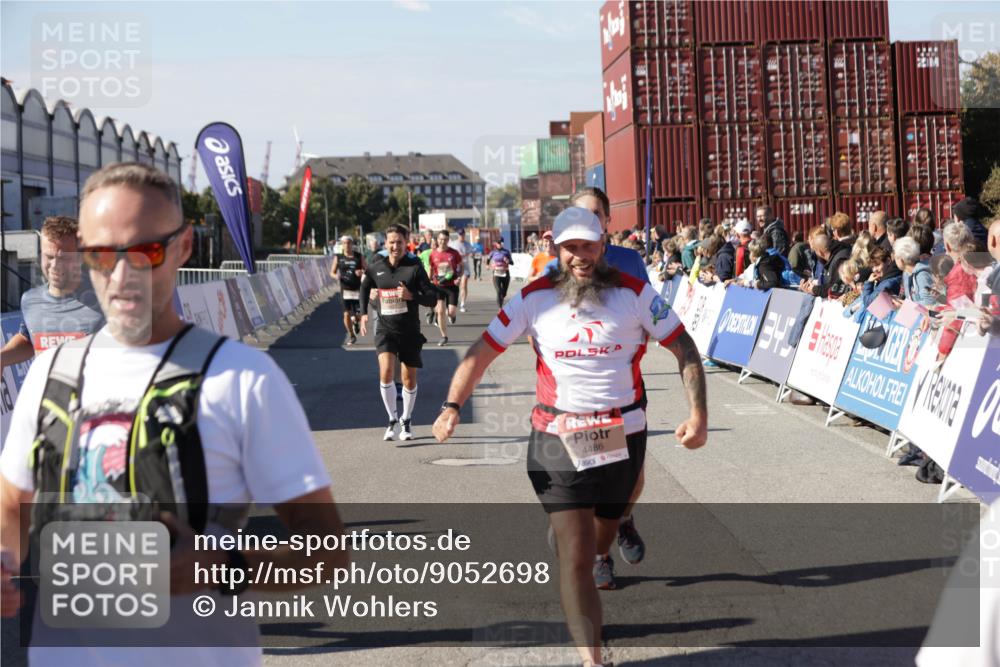 03.10.2025 - Köhlbrandbrückenlauf Jannik Wohlers http://msf.ph/oto/9052698 03.10.2025 13:09:12 Ziel 4197, 4334, 4346, 4351, 4377, 4381, 4486, 4901, 5242, 5740, 5953, 6037, 6562, 6630, 6814, 6816 meine-sportfotos.de