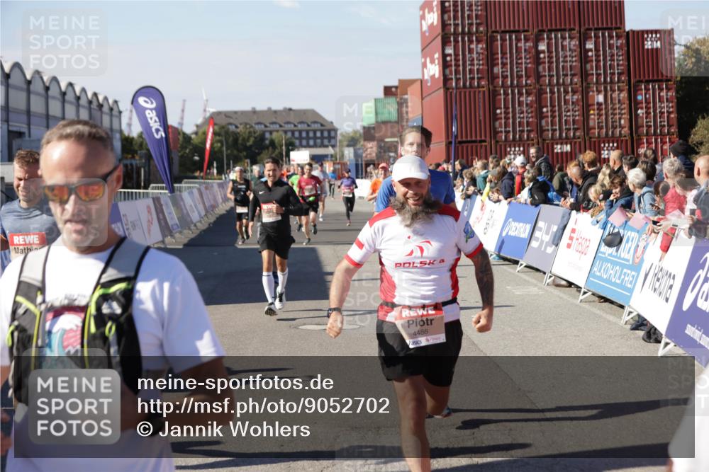 03.10.2025 - Köhlbrandbrückenlauf Jannik Wohlers http://msf.ph/oto/9052702 03.10.2025 13:09:12 Ziel 4197, 4334, 4346, 4351, 4377, 4381, 4486, 4901, 5242, 5740, 5953, 6037, 6562, 6630, 6814, 6816 meine-sportfotos.de