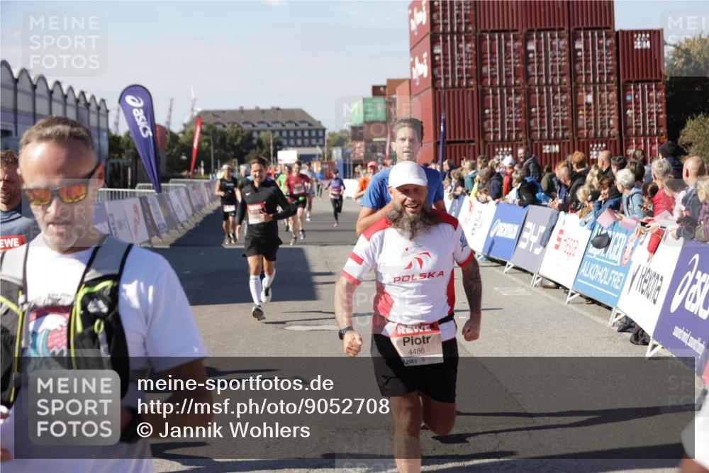 03.10.2025 - Köhlbrandbrückenlauf Jannik Wohlers http://msf.ph/oto/9052708 03.10.2025 13:09:12 Ziel 4197, 4334, 4346, 4351, 4377, 4381, 4486, 4901, 5242, 5740, 5953, 6037, 6562, 6630, 6814, 6816 meine-sportfotos.de