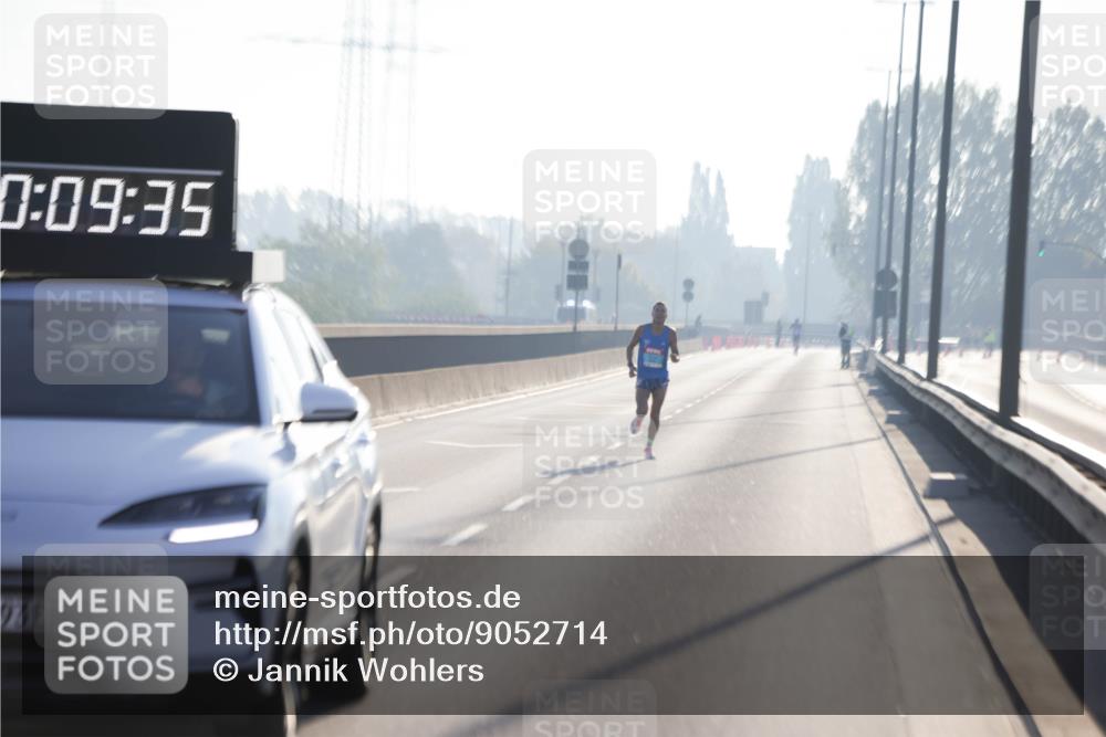 03.10.2025 - Köhlbrandbrückenlauf Jannik Wohlers http://msf.ph/oto/9052714 03.10.2025 09:09:36 Position 3 0, 09, 35, 326 meine-sportfotos.de
