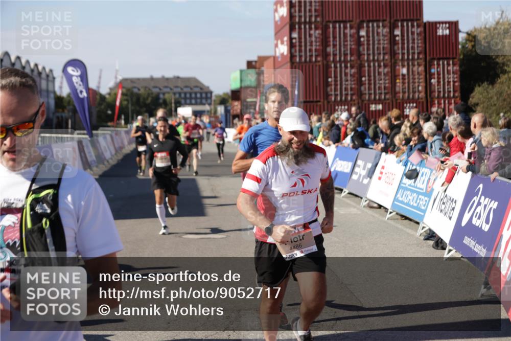 03.10.2025 - Köhlbrandbrückenlauf Jannik Wohlers http://msf.ph/oto/9052717 03.10.2025 13:09:12 Ziel 4197, 4334, 4346, 4351, 4377, 4381, 4486, 4901, 5242, 5740, 5953, 6037, 6562, 6630, 6814, 6816 meine-sportfotos.de