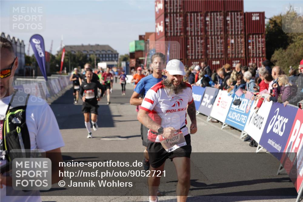 03.10.2025 - Köhlbrandbrückenlauf Jannik Wohlers http://msf.ph/oto/9052721 03.10.2025 13:09:12 Ziel 4197, 4334, 4346, 4351, 4377, 4381, 4486, 4901, 5242, 5740, 5953, 6037, 6562, 6630, 6814, 6816 meine-sportfotos.de