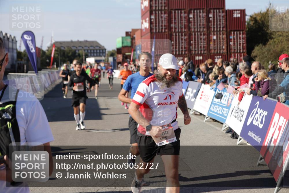 03.10.2025 - Köhlbrandbrückenlauf Jannik Wohlers http://msf.ph/oto/9052727 03.10.2025 13:09:12 Ziel 4197, 4334, 4346, 4351, 4377, 4381, 4486, 4901, 5242, 5740, 5953, 6037, 6562, 6630, 6814, 6816 meine-sportfotos.de
