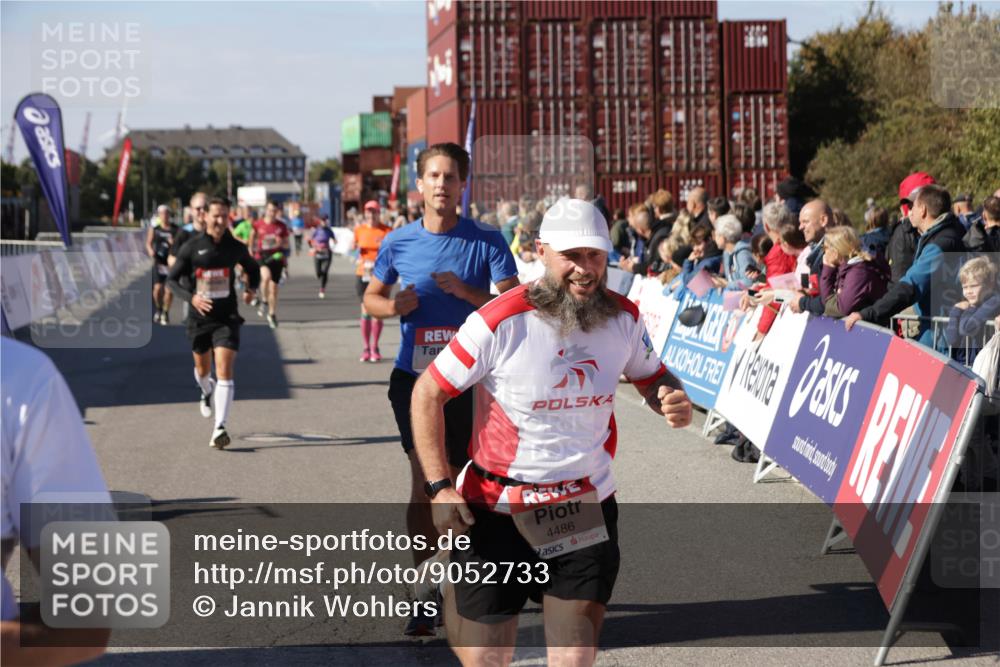 03.10.2025 - Köhlbrandbrückenlauf Jannik Wohlers http://msf.ph/oto/9052733 03.10.2025 13:09:12 Ziel 4197, 4334, 4346, 4351, 4377, 4381, 4486, 4901, 5242, 5740, 5953, 6037, 6562, 6630, 6814, 6816 meine-sportfotos.de