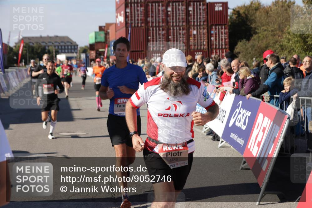 03.10.2025 - Köhlbrandbrückenlauf Jannik Wohlers http://msf.ph/oto/9052746 03.10.2025 13:09:12 Ziel 4197, 4334, 4346, 4351, 4377, 4381, 4486, 4901, 5242, 5740, 5953, 6037, 6562, 6630, 6814, 6816 meine-sportfotos.de