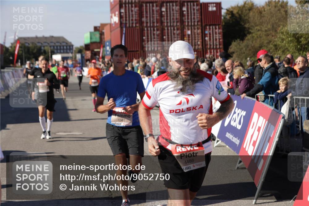 03.10.2025 - Köhlbrandbrückenlauf Jannik Wohlers http://msf.ph/oto/9052750 03.10.2025 13:09:12 Ziel 4197, 4334, 4346, 4351, 4377, 4381, 4486, 4901, 5242, 5740, 5953, 6037, 6562, 6630, 6814, 6816 meine-sportfotos.de