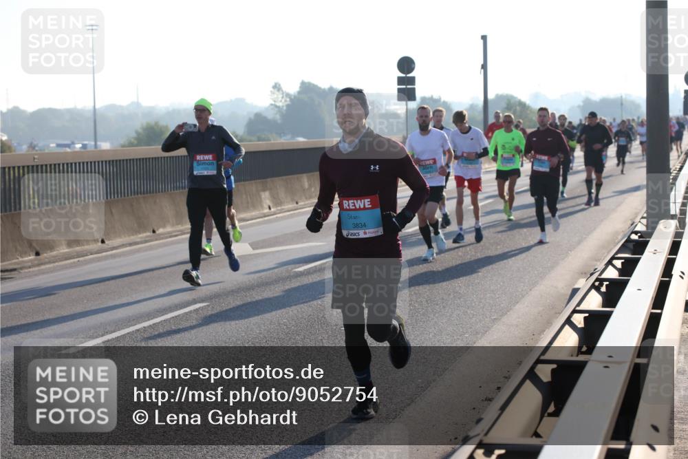 03.10.2025 - Köhlbrandbrückenlauf Lena Gebhardt http://msf.ph/oto/9052754 03.10.2025 09:15:28 Position 1 3834 meine-sportfotos.de