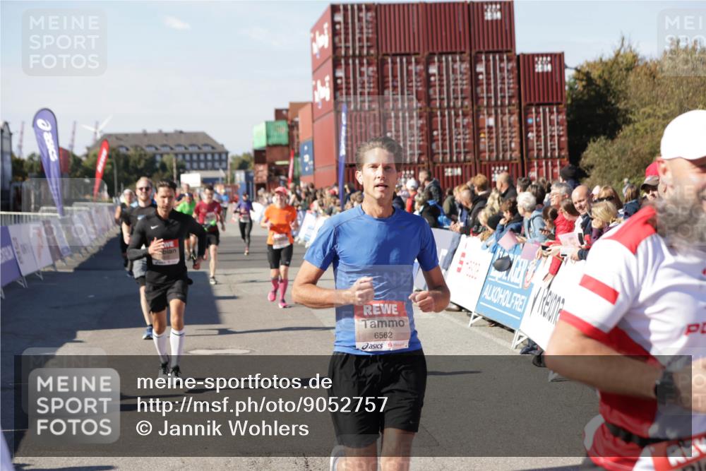 03.10.2025 - Köhlbrandbrückenlauf Jannik Wohlers http://msf.ph/oto/9052757 03.10.2025 13:09:13 Ziel 4197, 4334, 4346, 4351, 4377, 4486, 4901, 5242, 5740, 5953, 6037, 6062, 6349, 6562, 6630, 6814, 6816 meine-sportfotos.de