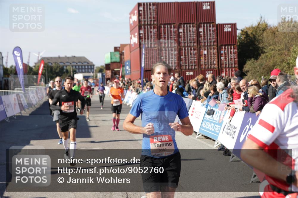 03.10.2025 - Köhlbrandbrückenlauf Jannik Wohlers http://msf.ph/oto/9052760 03.10.2025 13:09:13 Ziel 4197, 4334, 4346, 4351, 4377, 4486, 4901, 5242, 5740, 5953, 6037, 6062, 6349, 6562, 6630, 6814, 6816 meine-sportfotos.de