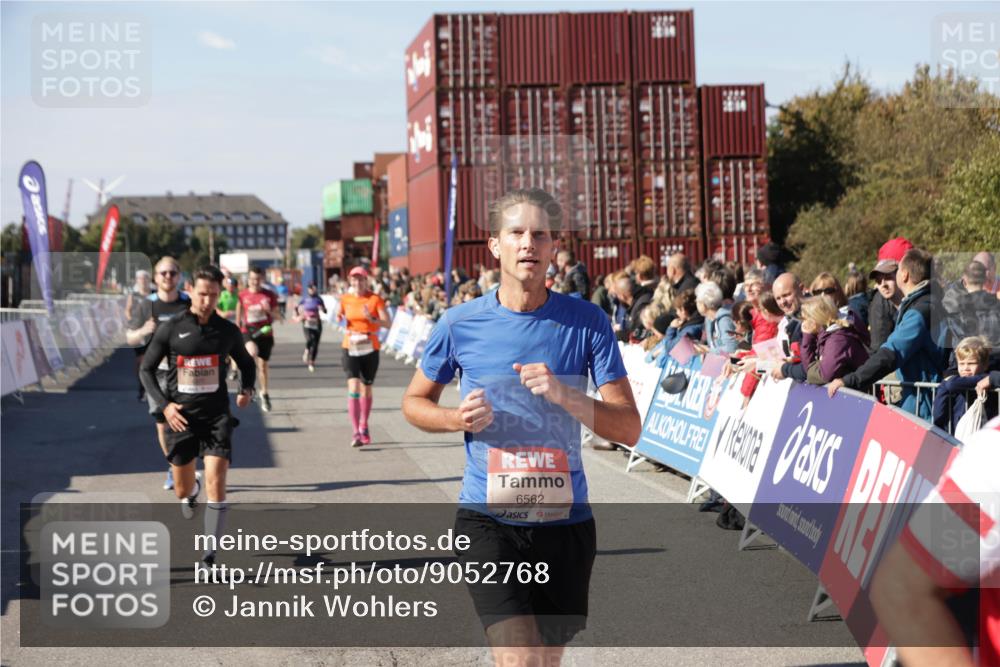 03.10.2025 - Köhlbrandbrückenlauf Jannik Wohlers http://msf.ph/oto/9052768 03.10.2025 13:09:13 Ziel 4197, 4334, 4346, 4351, 4377, 4486, 4901, 5242, 5740, 5953, 6037, 6062, 6349, 6562, 6630, 6814, 6816 meine-sportfotos.de