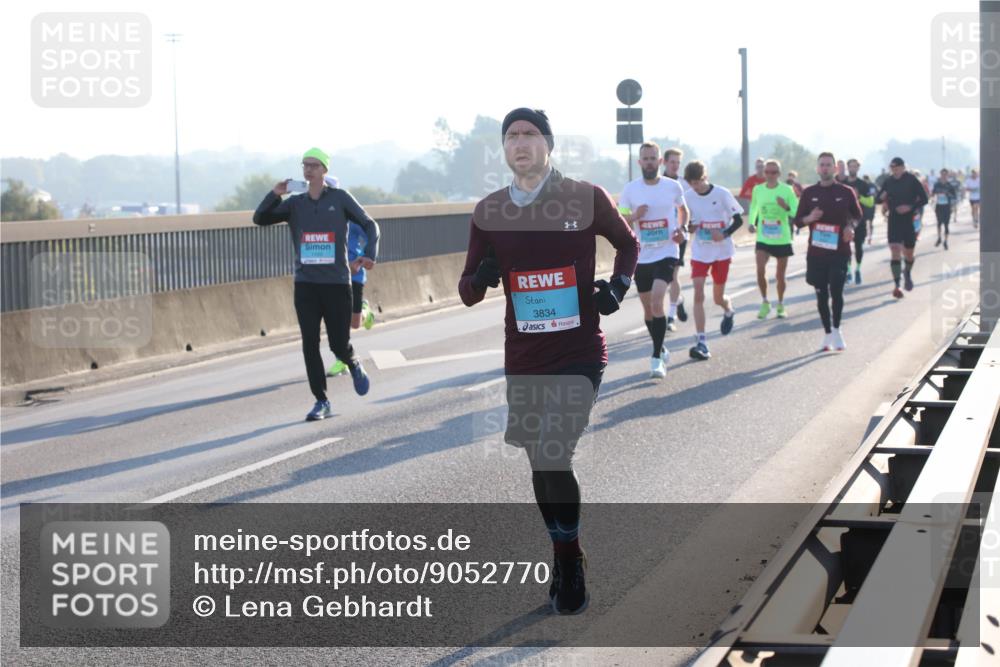 03.10.2025 - Köhlbrandbrückenlauf Lena Gebhardt http://msf.ph/oto/9052770 03.10.2025 09:15:28 Position 1 3834 meine-sportfotos.de