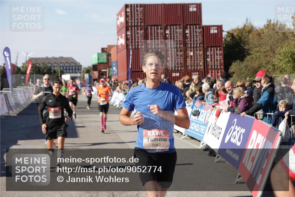 03.10.2025 - Köhlbrandbrückenlauf Jannik Wohlers http://msf.ph/oto/9052774 03.10.2025 13:09:13 Ziel 4197, 4334, 4346, 4351, 4377, 4486, 4901, 5242, 5740, 5953, 6037, 6062, 6349, 6562, 6630, 6814, 6816 meine-sportfotos.de
