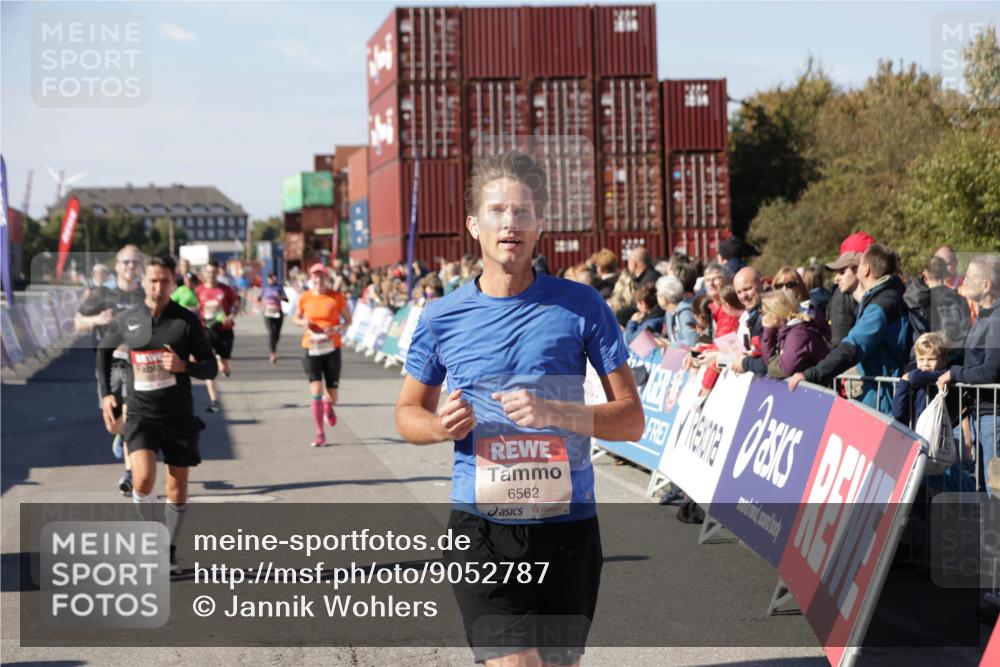 03.10.2025 - Köhlbrandbrückenlauf Jannik Wohlers http://msf.ph/oto/9052787 03.10.2025 13:09:13 Ziel 4197, 4334, 4346, 4351, 4377, 4486, 4901, 5242, 5740, 5953, 6037, 6062, 6349, 6562, 6630, 6814, 6816 meine-sportfotos.de