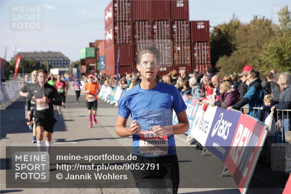 03.10.2025 - Köhlbrandbrückenlauf Jannik Wohlers http://msf.ph/oto/9052791 03.10.2025 13:09:13 Ziel 4197, 4334, 4346, 4351, 4377, 4486, 4901, 5242, 5740, 5953, 6037, 6062, 6349, 6562, 6630, 6814, 6816 meine-sportfotos.de