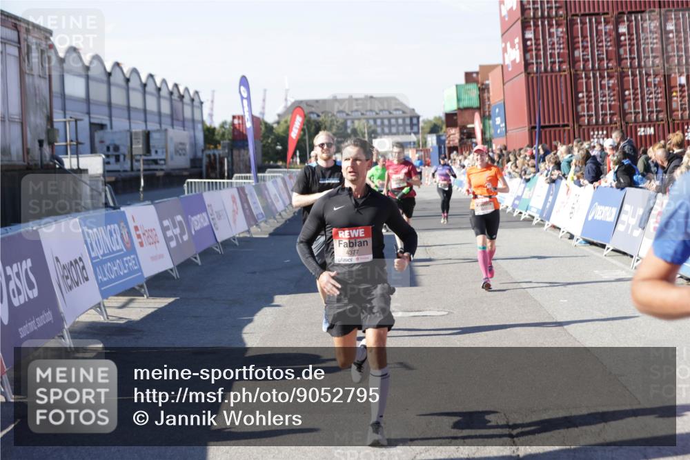 03.10.2025 - Köhlbrandbrückenlauf Jannik Wohlers http://msf.ph/oto/9052795 03.10.2025 13:09:13 Ziel 4197, 4334, 4346, 4351, 4377, 4486, 4901, 5242, 5740, 5953, 6037, 6062, 6349, 6562, 6630, 6814, 6816 meine-sportfotos.de