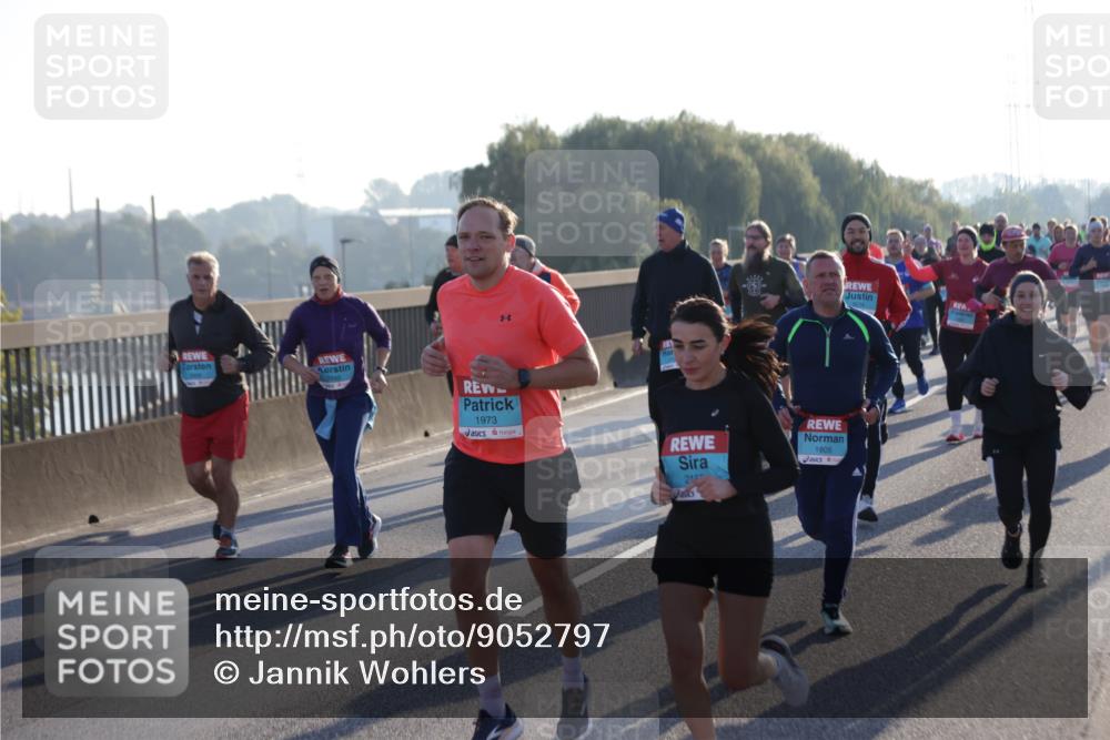 03.10.2025 - Köhlbrandbrückenlauf Jannik Wohlers http://msf.ph/oto/9052797 03.10.2025 09:19:39 Position 3 3216, 1973, 1805, 21 meine-sportfotos.de