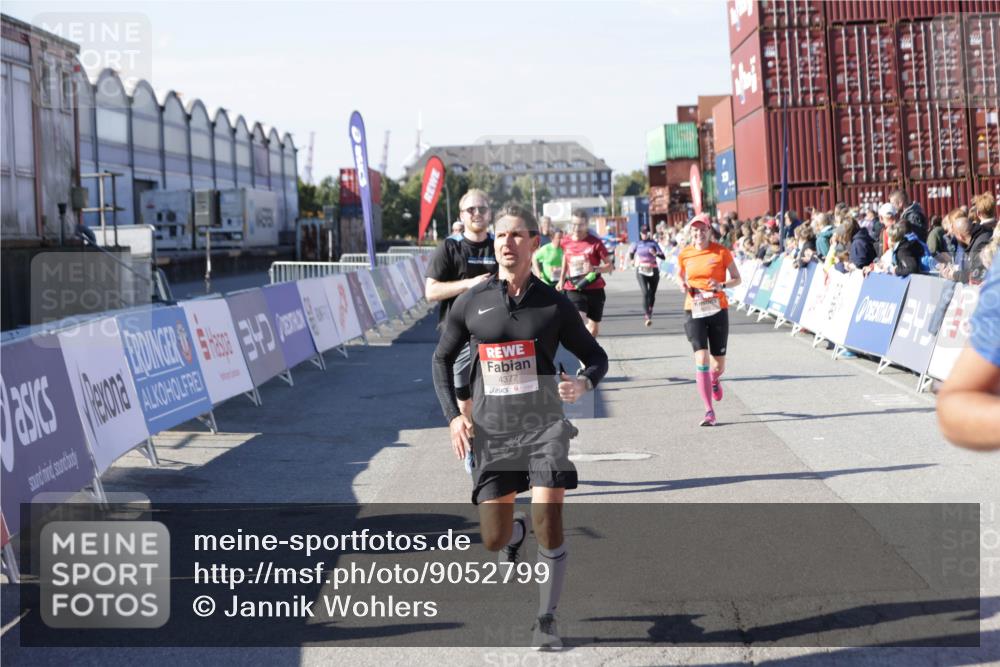03.10.2025 - Köhlbrandbrückenlauf Jannik Wohlers http://msf.ph/oto/9052799 03.10.2025 13:09:14 Ziel 4197, 4334, 4351, 4377, 4486, 4681, 4901, 5242, 5740, 5953, 6037, 6062, 6349, 6562, 6630, 6814, 6816 meine-sportfotos.de