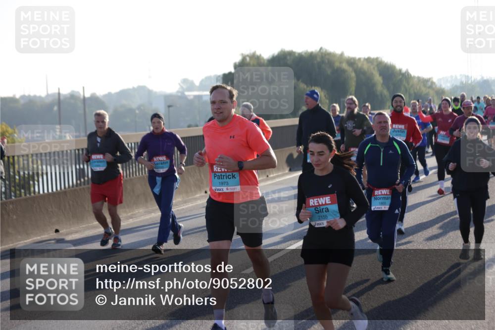 03.10.2025 - Köhlbrandbrückenlauf Jannik Wohlers http://msf.ph/oto/9052802 03.10.2025 09:19:39 Position 3 1973, 2155, 1805 meine-sportfotos.de