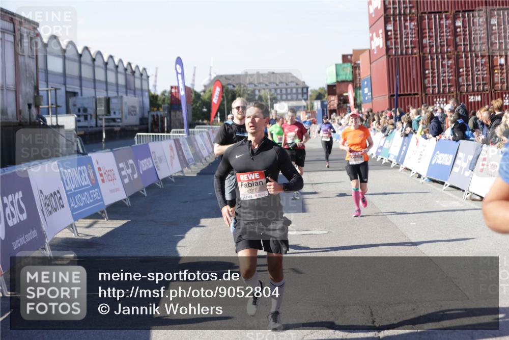 03.10.2025 - Köhlbrandbrückenlauf Jannik Wohlers http://msf.ph/oto/9052804 03.10.2025 13:09:14 Ziel 4197, 4334, 4351, 4377, 4486, 4681, 4901, 5242, 5740, 5953, 6037, 6062, 6349, 6562, 6630, 6814, 6816 meine-sportfotos.de