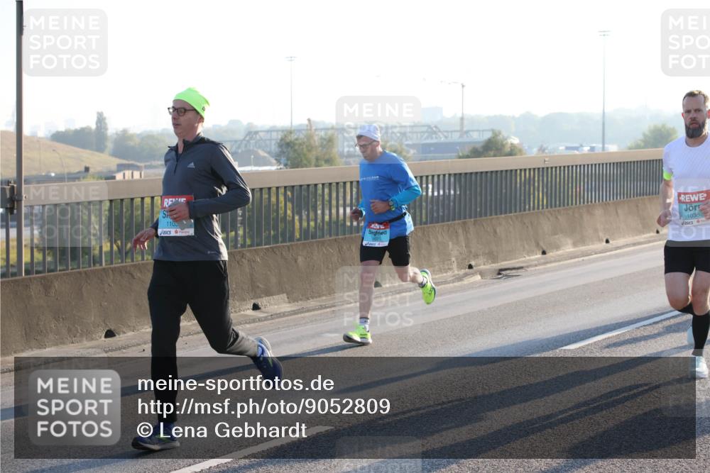 03.10.2025 - Köhlbrandbrückenlauf Lena Gebhardt http://msf.ph/oto/9052809 03.10.2025 09:15:30 Position 1 110, 1021, 1036 meine-sportfotos.de