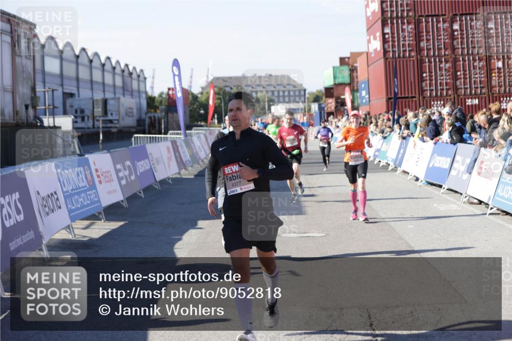 03.10.2025 - Köhlbrandbrückenlauf Jannik Wohlers http://msf.ph/oto/9052818 03.10.2025 13:09:14 Ziel 4197, 4334, 4351, 4377, 4486, 4681, 4901, 5242, 5740, 5953, 6037, 6062, 6349, 6562, 6630, 6814, 6816 meine-sportfotos.de