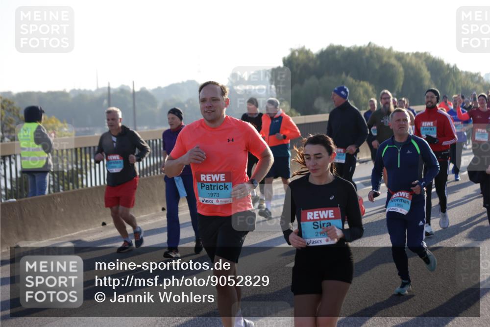 03.10.2025 - Köhlbrandbrückenlauf Jannik Wohlers http://msf.ph/oto/9052829 03.10.2025 09:19:39 Position 3 1973, 2155, 1805 meine-sportfotos.de