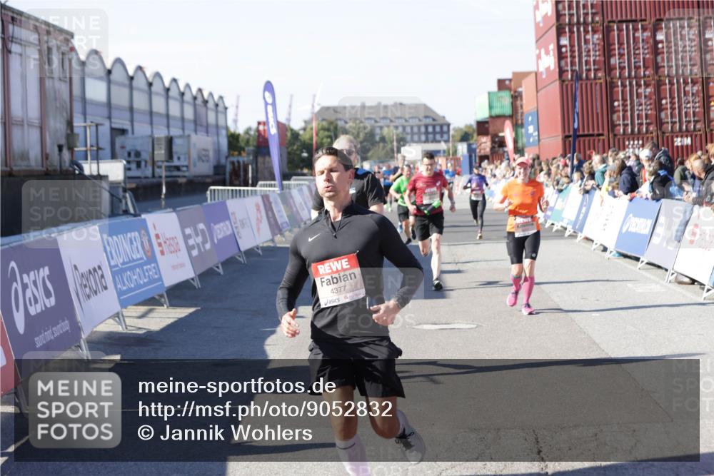 03.10.2025 - Köhlbrandbrückenlauf Jannik Wohlers http://msf.ph/oto/9052832 03.10.2025 13:09:14 Ziel 4197, 4334, 4351, 4377, 4486, 4681, 4901, 5242, 5740, 5953, 6037, 6062, 6349, 6562, 6630, 6814, 6816 meine-sportfotos.de
