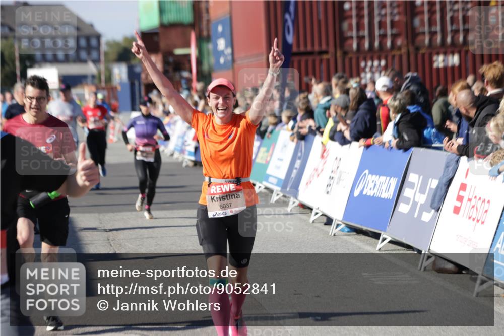 03.10.2025 - Köhlbrandbrückenlauf Jannik Wohlers http://msf.ph/oto/9052841 03.10.2025 13:09:15 Ziel 4334, 4351, 4377, 4486, 4681, 4901, 5242, 5740, 5953, 6037, 6062, 6349, 6562, 6630, 6743, 6814, 6816 meine-sportfotos.de