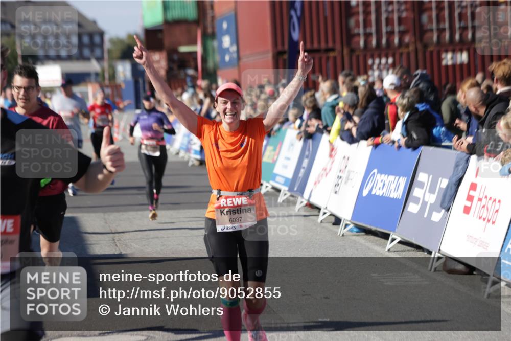 03.10.2025 - Köhlbrandbrückenlauf Jannik Wohlers http://msf.ph/oto/9052855 03.10.2025 13:09:15 Ziel 4334, 4351, 4377, 4486, 4681, 4901, 5242, 5740, 5953, 6037, 6062, 6349, 6562, 6630, 6743, 6814, 6816 meine-sportfotos.de