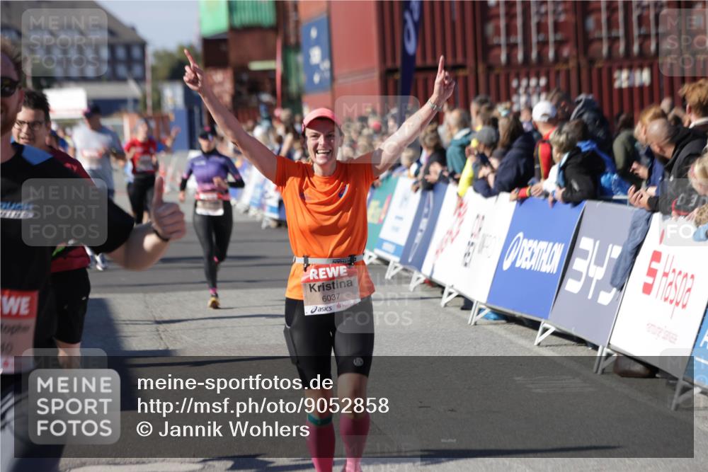 03.10.2025 - Köhlbrandbrückenlauf Jannik Wohlers http://msf.ph/oto/9052858 03.10.2025 13:09:15 Ziel 4334, 4351, 4377, 4486, 4681, 4901, 5242, 5740, 5953, 6037, 6062, 6349, 6562, 6630, 6743, 6814, 6816 meine-sportfotos.de