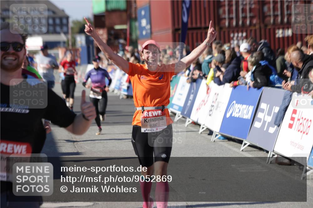 03.10.2025 - Köhlbrandbrückenlauf Jannik Wohlers http://msf.ph/oto/9052869 03.10.2025 13:09:15 Ziel 4334, 4351, 4377, 4486, 4681, 4901, 5242, 5740, 5953, 6037, 6062, 6349, 6562, 6630, 6743, 6814, 6816 meine-sportfotos.de