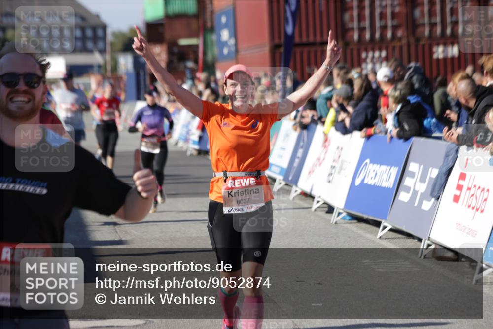 03.10.2025 - Köhlbrandbrückenlauf Jannik Wohlers http://msf.ph/oto/9052874 03.10.2025 13:09:15 Ziel 4334, 4351, 4377, 4486, 4681, 4901, 5242, 5740, 5953, 6037, 6062, 6349, 6562, 6630, 6743, 6814, 6816 meine-sportfotos.de
