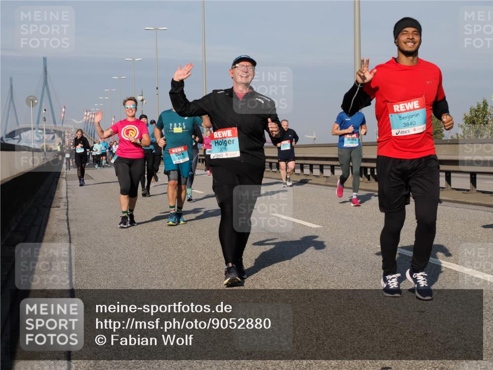 03.10.2025 - Köhlbrandbrückenlauf Fabian Wolf http://msf.ph/oto/9052880 03.10.2025 10:02:21 Position 3 2025, 3697, 2018, 3840 meine-sportfotos.de